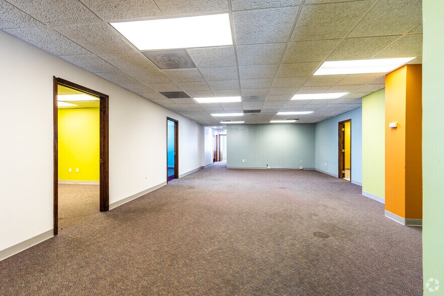 More Photos Of 3737 S Elizabeth St, Independence Office For Lease