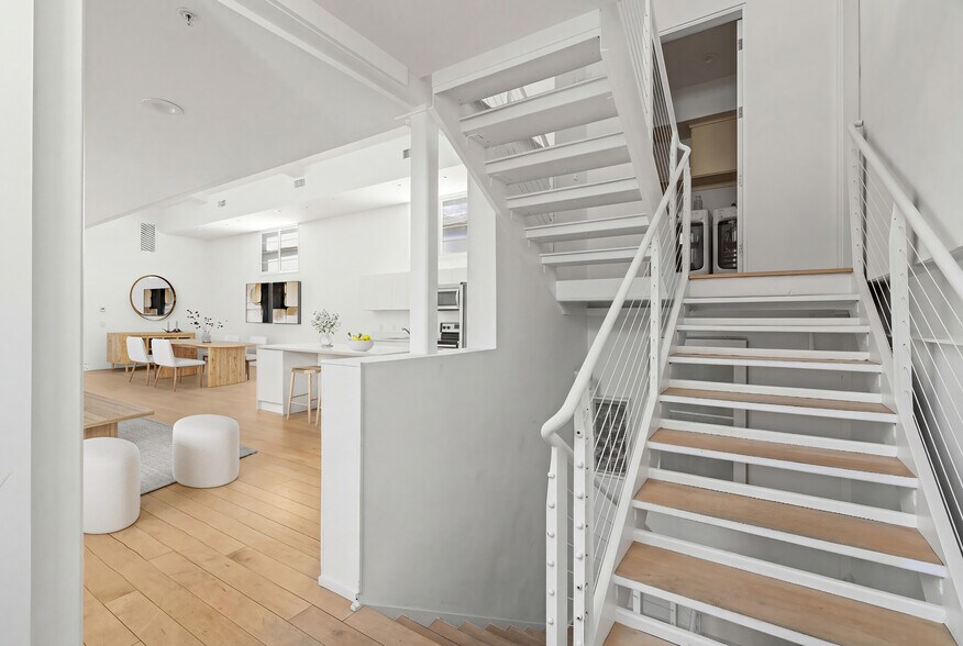 More Photos Of 2100 Abbot Kinney Blvd, Venice Loft Creative Space For Lease