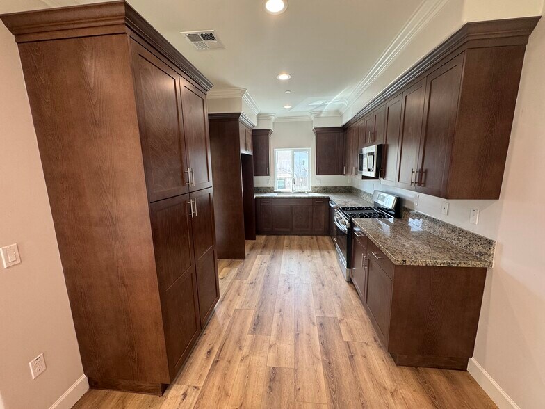 More Photos Of 116 Bundeson Dr, Hollister Apartments For Sale