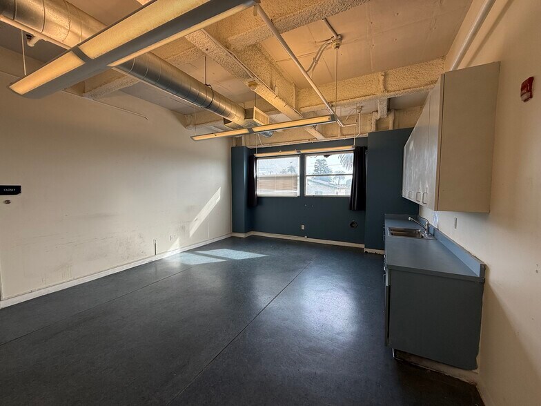More Photos Of 1512 W Slauson Ave, Los Angeles Office For Lease