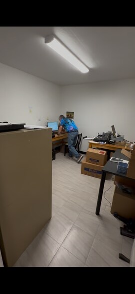 More Photos Of 24706 Loop 494, Porter Flex For Lease
