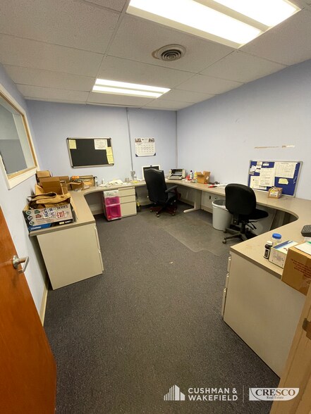 More Photos Of 4650 Spring Rd, Independence Warehouse For Lease