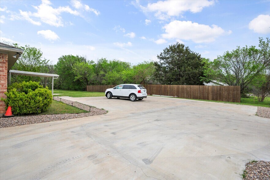 More Photos Of 8850 Davis Blvd, Southlake Land For Lease