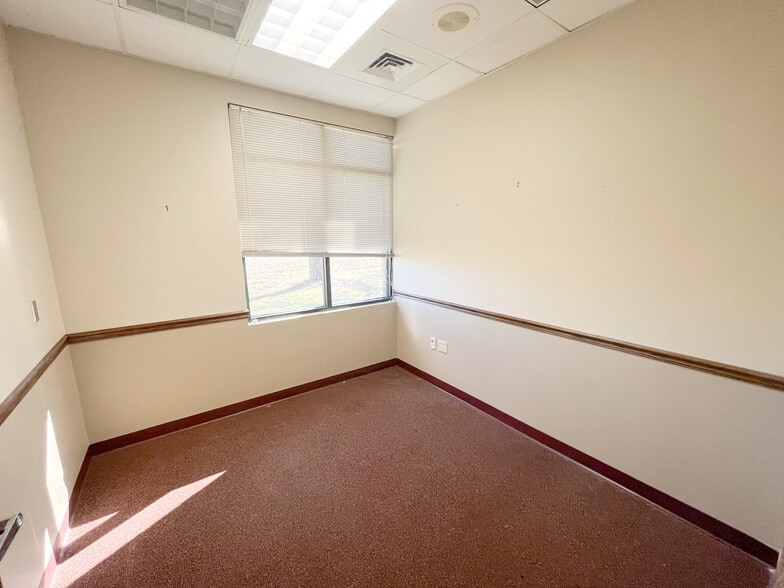 More Photos Of 820 S Illinois Ave, Republic Medical For Sale