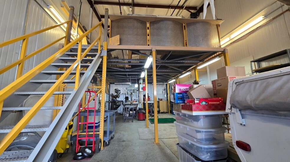 More Photos Of 3656 Stagecoach Rd, Longmont Warehouse For Sale