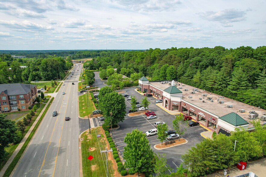 More Photos Of 3606 N Elm St, Greensboro Unknown For Lease