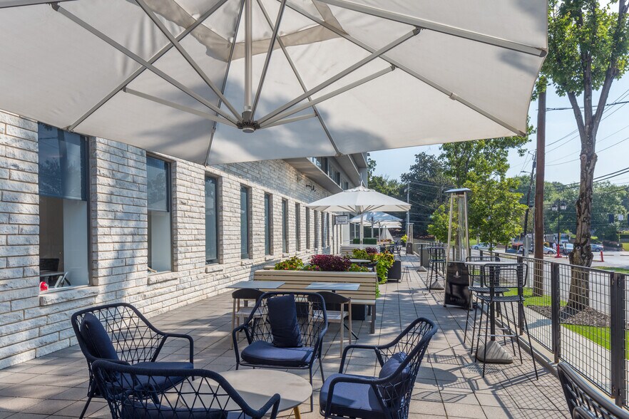 More Photos Of 1776 Peachtree St NW, Atlanta Office For Lease