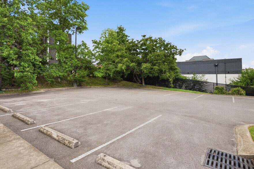 More Photos Of 2900 Felicia St, Nashville Medical For Sale