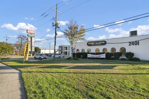 More Photos Of 2401 Veterans Memorial Blvd, Kenner Storefront Retail Office For Sale