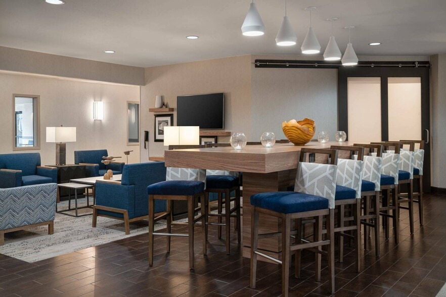 More Photos Of 5500 Stone Creek Cir, Loveland Hotel For Sale