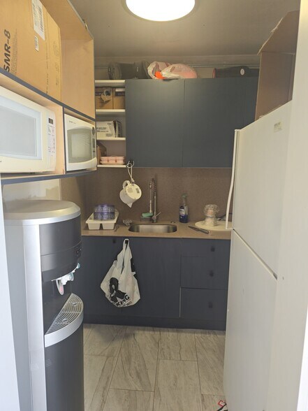 More Photos Of 42621 2nd St E, Lancaster Warehouse For Sale