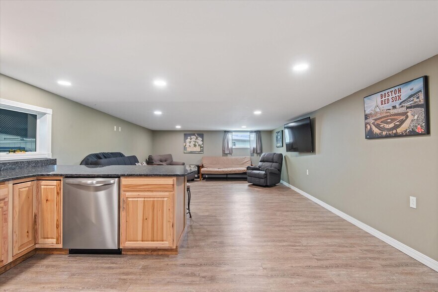 More Photos Of 86 Parsons St, Presque Isle Service Station For Sale