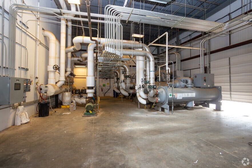 More Photos Of 2121 Heilig Rd, Salisbury Manufacturing For Sale