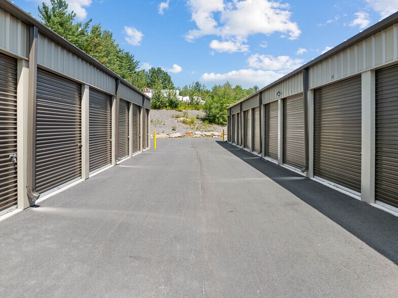 More Photos Of 30 Waterford Pl, Laconia Self Storage For Sale