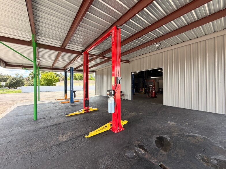 More Photos Of 5100 34th St N, Saint Petersburg Auto Repair For Sale