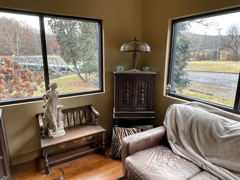 More Photos Of 102-103 Hicks Road Rd, Renfrew Flex For Sale