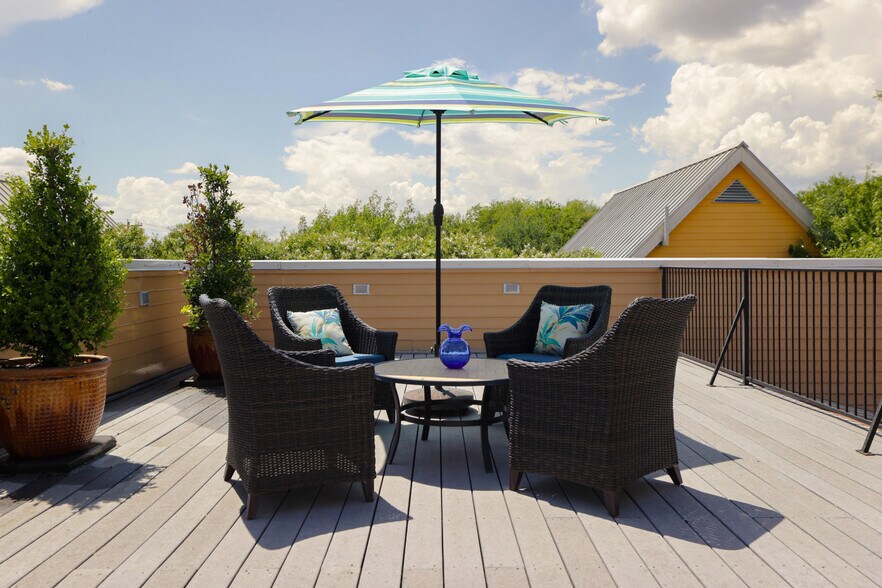 More Photos Of 900 W North Loop Blvd, Austin Loft Creative Space For Sale