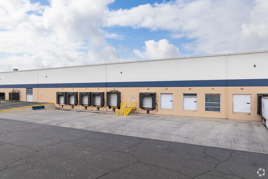 More Photos Of 480 E North Ave, Fresno Warehouse For Lease