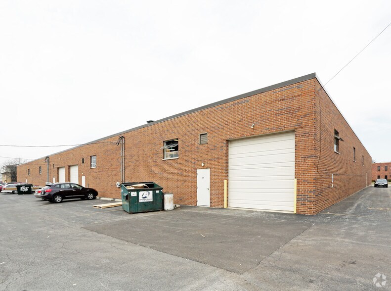 More Photos Of 236-244 William St, Bensenville Manufacturing For Lease