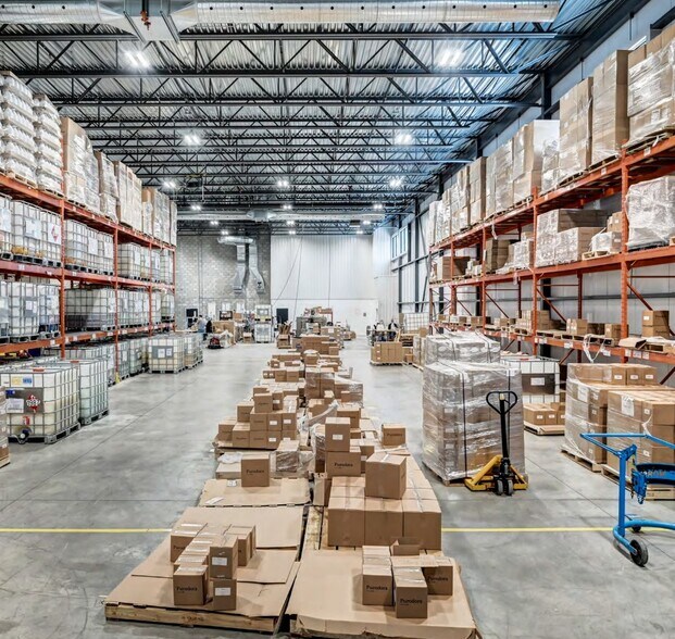 More Photos Of 760-764 Rue Joseph-Louis-Mathieu, Sherbrooke Distribution For Sale