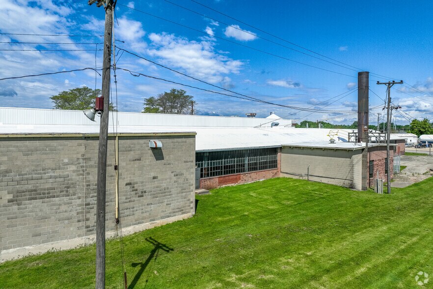 More Photos Of 1900 Pleasant St, Dekalb Manufacturing For Lease