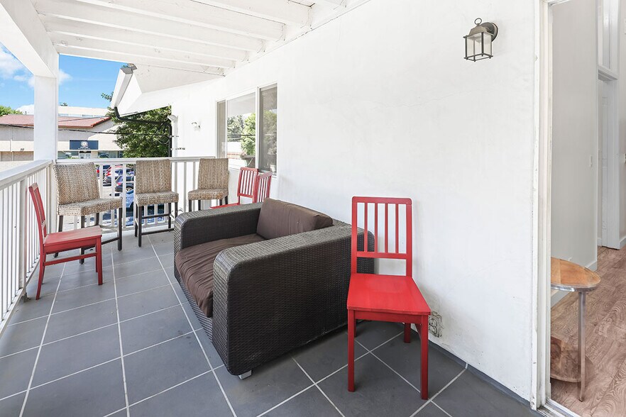 More Photos Of 23271 Ventura Blvd, Woodland Hills Office For Sale