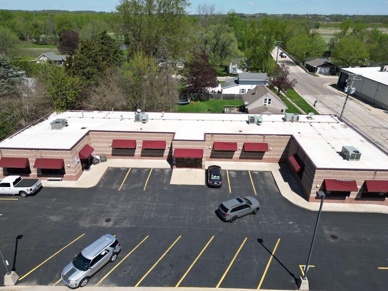 Primary Photo Of 219 Main St, Pecatonica Freestanding For Sale