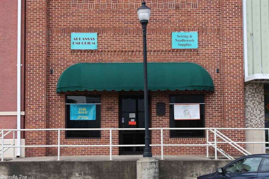 Primary Photo Of 105 N Main St, Nashville Bank For Sale