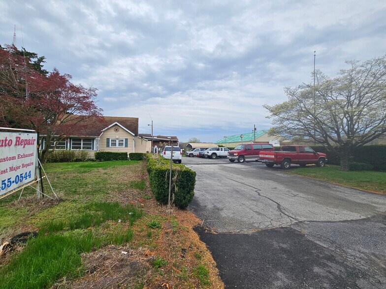 More Photos Of 1737 S Burlington Rd, Bridgeton Flex For Sale