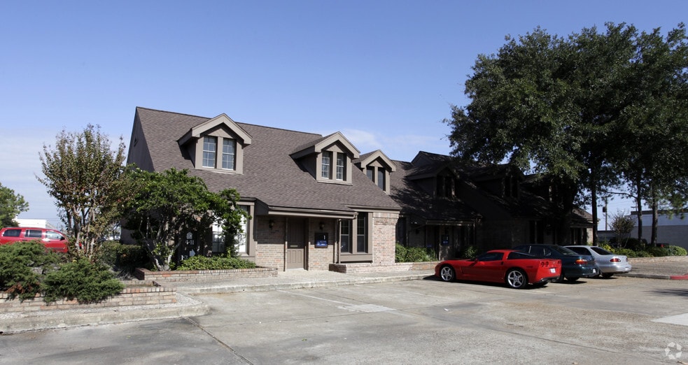 More Photos Of 6910 Bellaire Blvd, Houston Office Residential For Lease