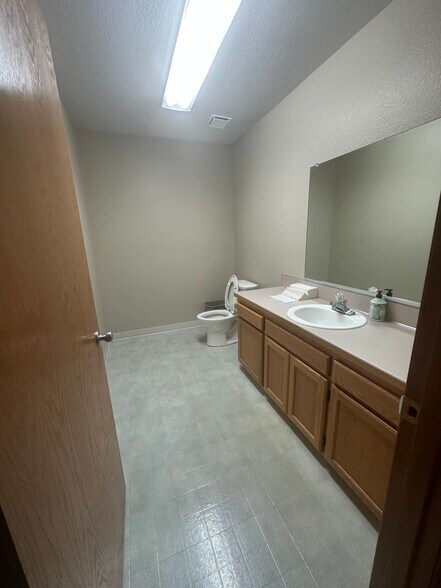 More Photos Of 259 SW 1st Ave, Canby Office For Lease