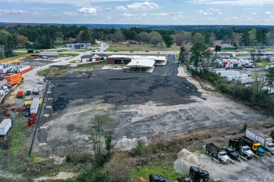 More Photos Of 1931 Rock Chapel Rd, Lithonia Warehouse For Lease