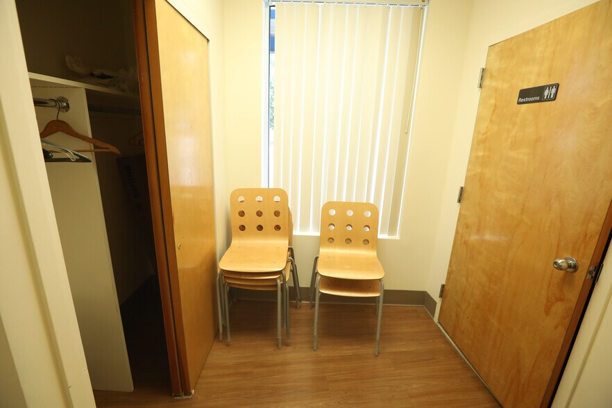More Photos Of 211-20 Union Tpke, Oakland Gardens Storefront Retail Office For Sale