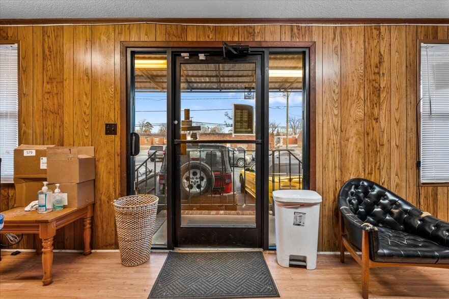 More Photos Of 620 National Hwy, Thomasville Auto Repair For Sale