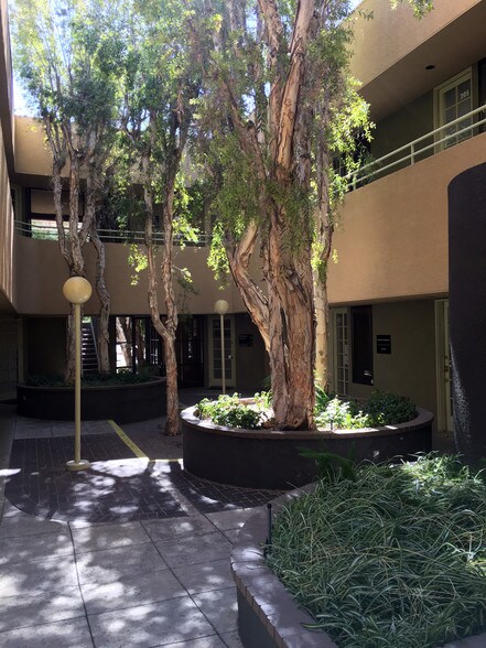 More Photos Of 20941-20945 Devonshire St, Chatsworth Medical For Lease