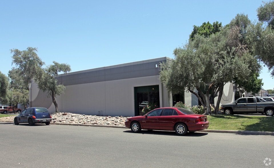 More Photos Of 3151-3157 N 34th Dr, Phoenix Warehouse For Lease