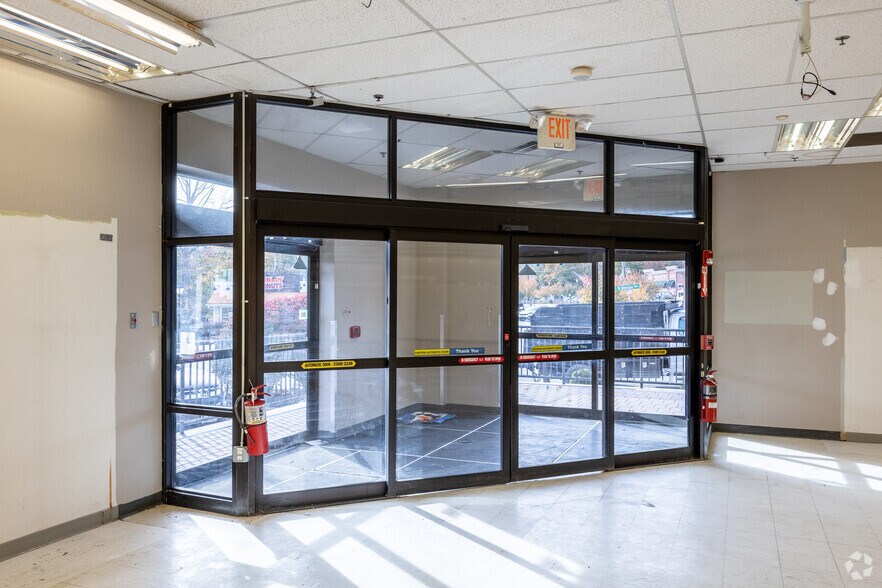 More Photos Of 44 W Allendale Ave, Allendale Freestanding For Sale