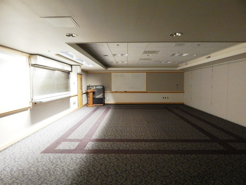 More Photos Of 2475 NW Stewart Pky, Roseburg General Retail For Lease