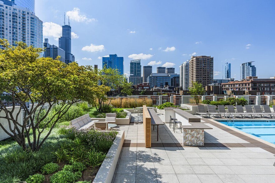 More Photos Of 555 W Kinzie St, Chicago Multifamily For Sale