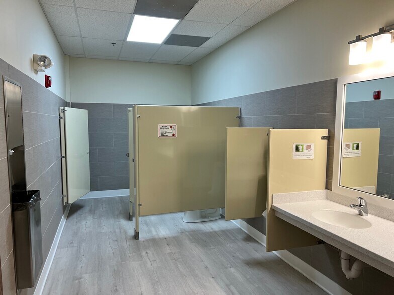 More Photos Of 420 N Front St, Mchenry Office For Lease