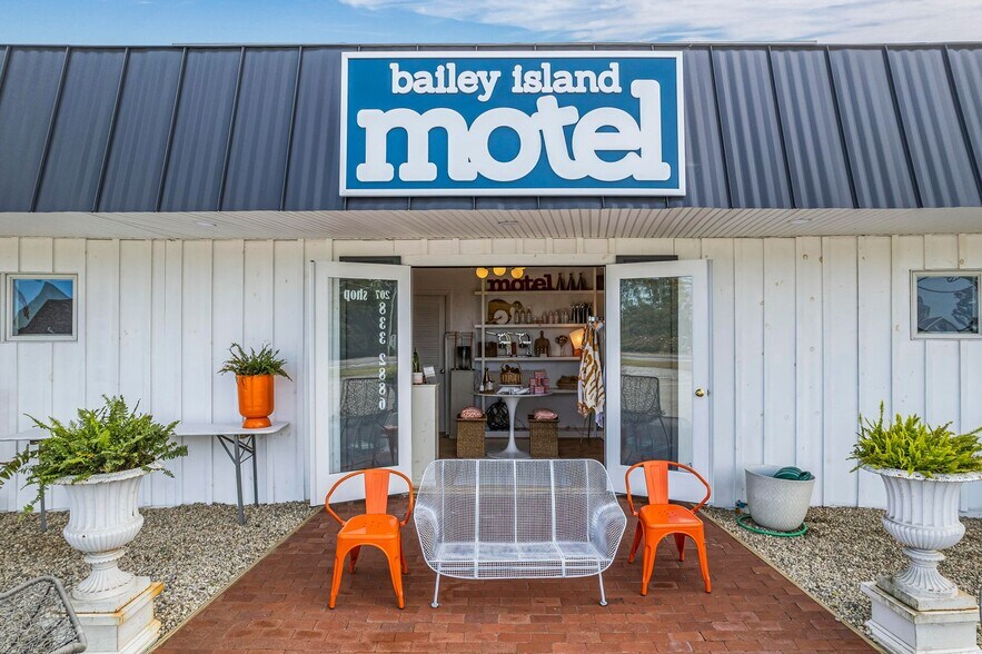 More Photos Of 2041 Harpswell Islands Rd, Bailey Island Hotel For Sale