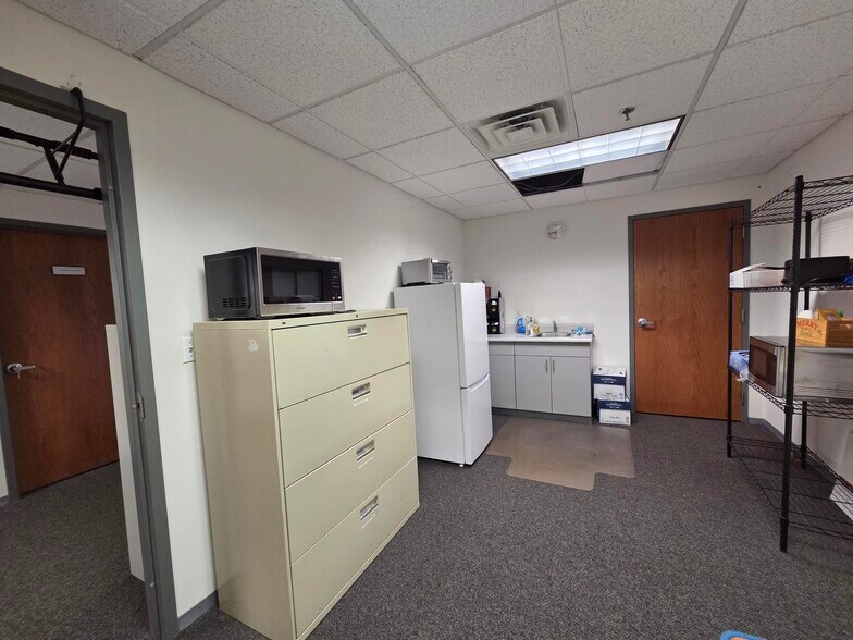 More Photos Of 18 Commerce Way, Woburn Office For Lease