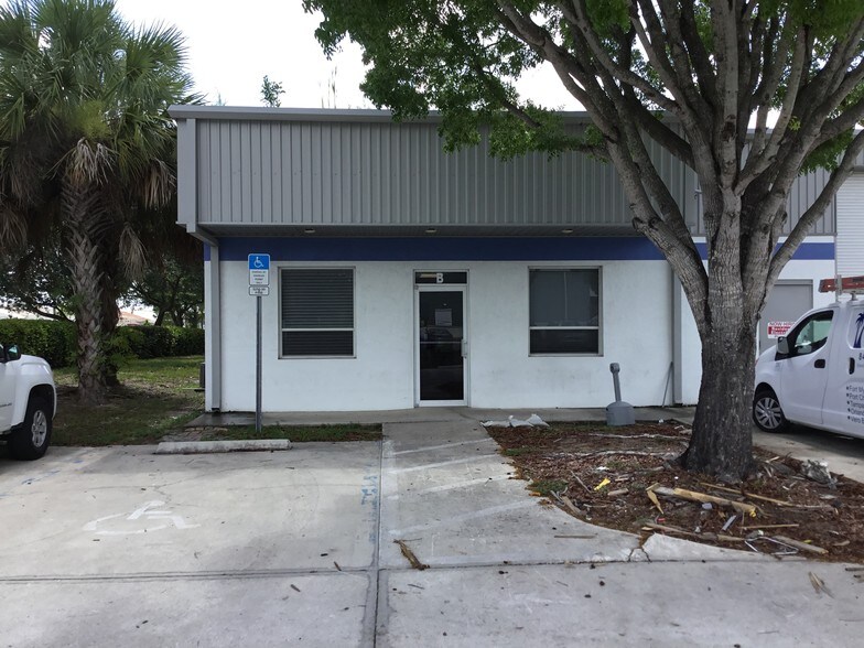 More Photos Of 5612 6th St W, Lehigh Acres Warehouse For Lease