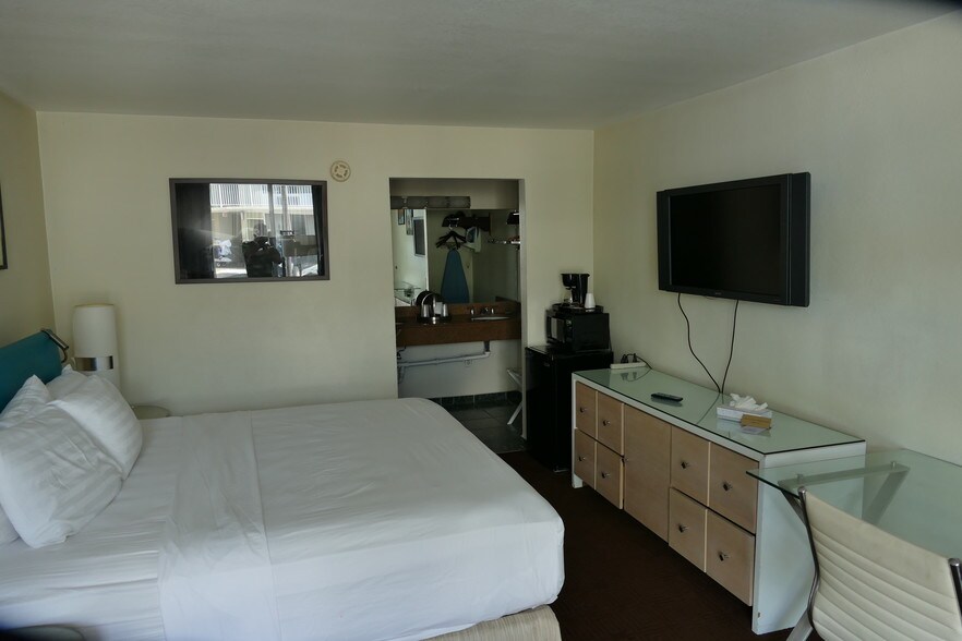 More Photos Of 990 N Homestead Blvd, Homestead Hotel For Sale