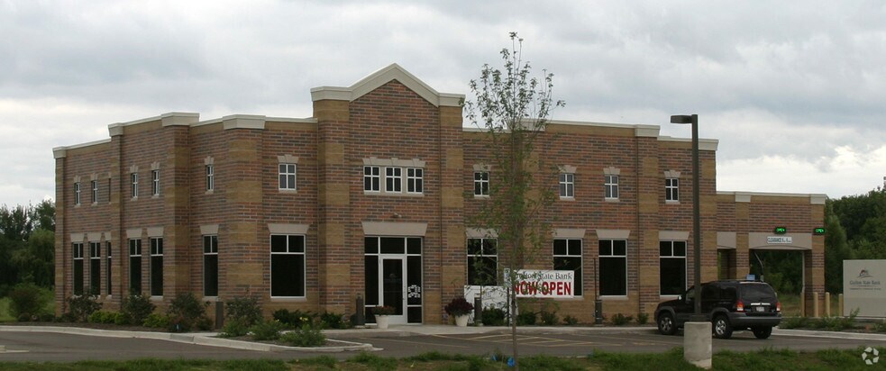 Primary Photo Of 7955 State Road 60, Cedarburg Bank For Sale