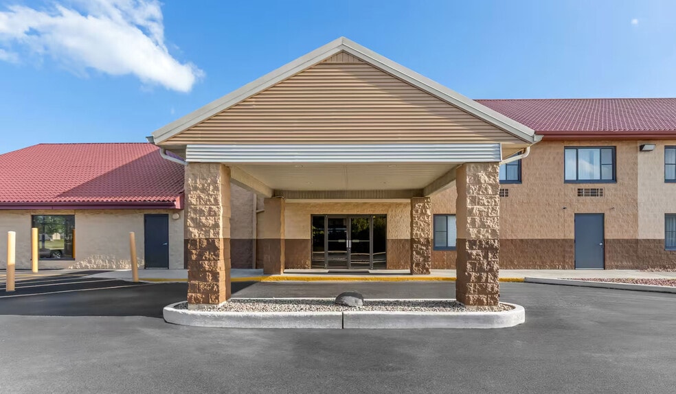 More Photos Of 910 S Sylvania Ave, Sturtevant Hotel For Sale
