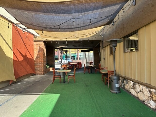 More Photos Of 2222 Wilshire Blvd, Santa Monica Restaurant For Lease