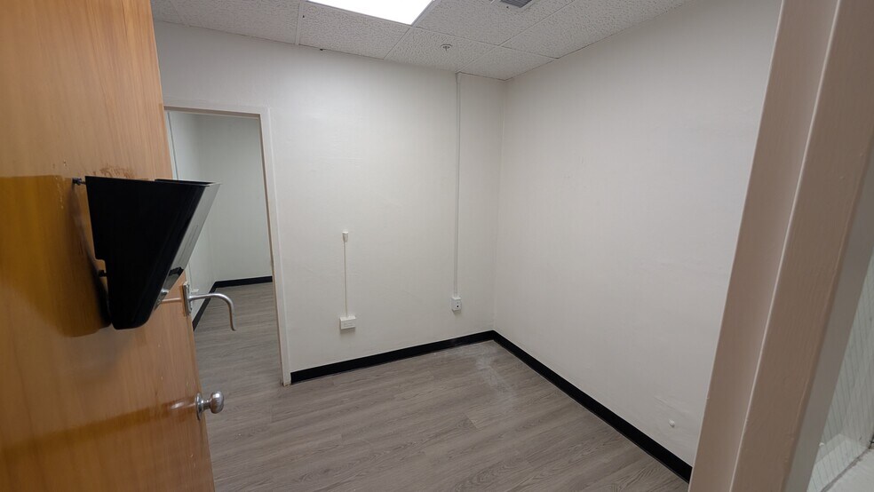 More Photos Of 1221 N Cotton St, El Paso Hospital For Lease