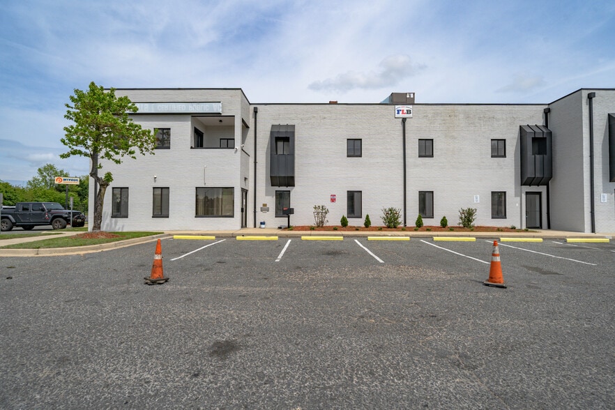 More Photos Of 8023 Malcolm Rd, Clinton Medical For Lease