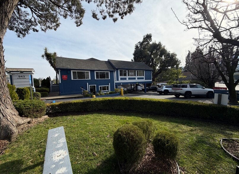 More Photos Of 943 Sir Francis Drake Blvd, Greenbrae Freestanding For Lease